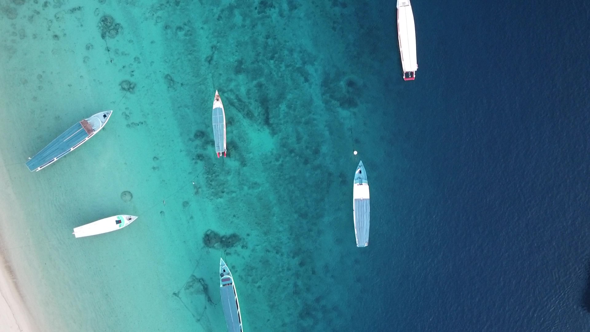 Aerial view of Gili Gede island and turquoise waters for Signature Scuba island combo dive trip