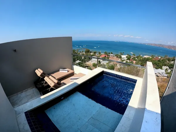 Bukit Pool Suites